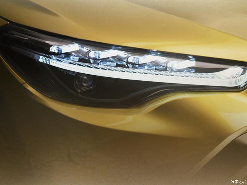 Cụm đèn pha ấn tượng của Toyota Frontlander 2022