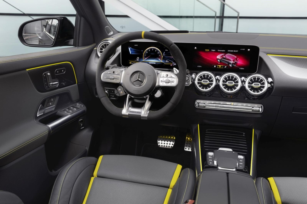 Nội thất xe Mercedes-AMG GLA 45s 4Matic+ 2021