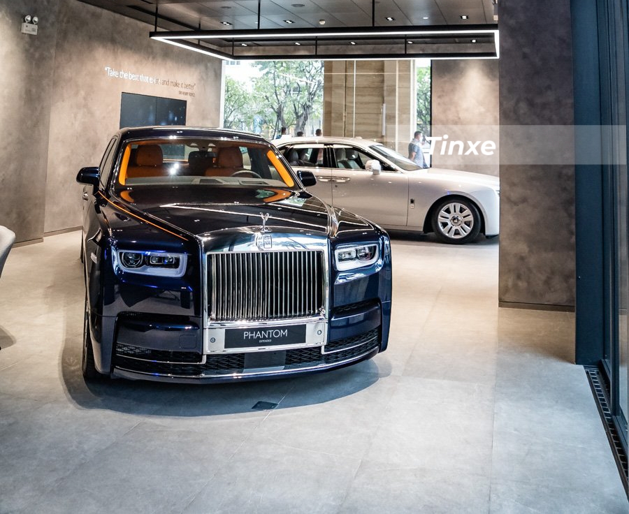 Rolls-Royce Phantom VIII c&oacute; gi&aacute; ch&iacute;nh h&atilde;ng 50 tỷ đồng cho bản ti&ecirc;u chuẩn, chưa bao gồm t&ugrave;y chọn th&ecirc;m của kh&aacute;ch h&agrave;ng