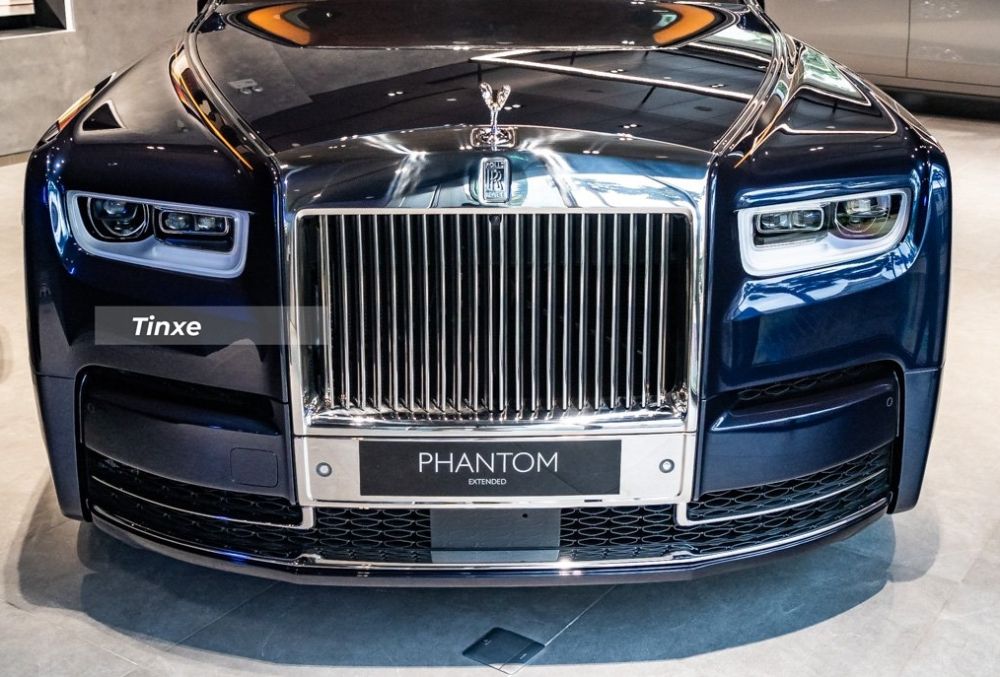 Chiếc xe trong b&agrave;i thuộc bản trục cơ sở d&agrave;i với nhiều t&ugrave;y chọn kh&aacute; đắt đỏ