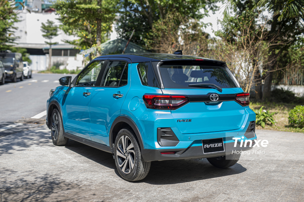 Đuôi xe của Toyota Raize vuông vắn và nam tính. Đuôi xe của Toyota Raize vuông vắn và nam tính.