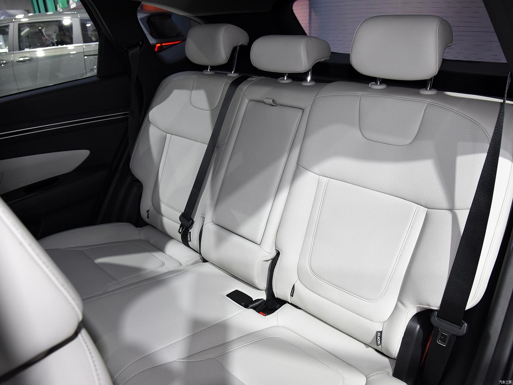 Hàng ghế sau của Hyundai Tucson L Hybrid 2022