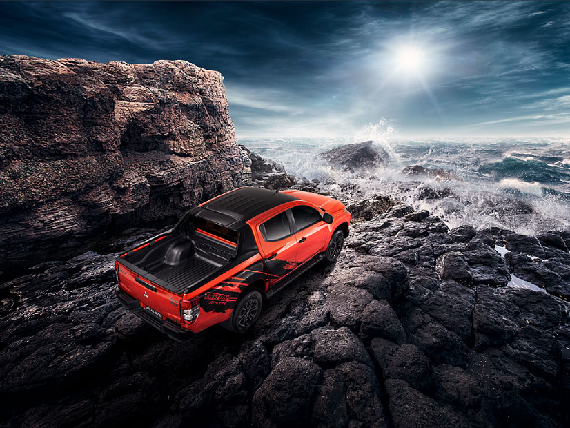 Mitsubishi Triton Athlete có đề-can màu đen bên sườn