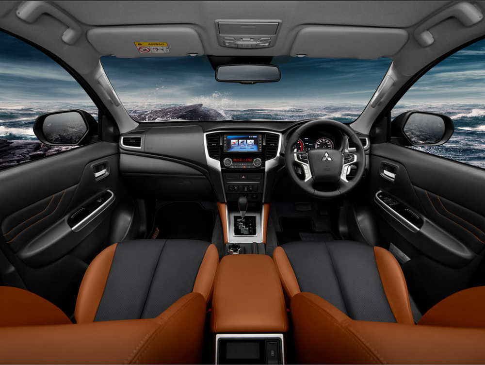 Nội thất bên trong Mitsubishi Triton Athlete tại Thái Lan