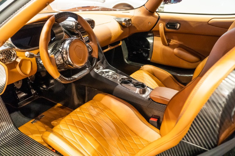 Còn đây là nội thất của xe Koenigsegg Regera
