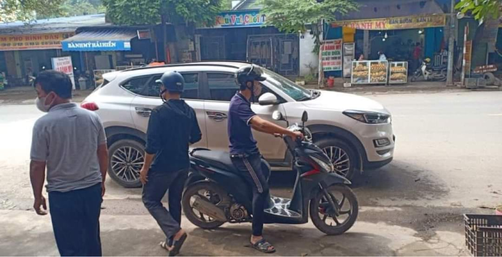 Chiếc ô tô Hyundai Tucson tại hiện trường vụ tai nạn Chiếc ô tô Hyundai Tucson tại hiện trường vụ tai nạn
