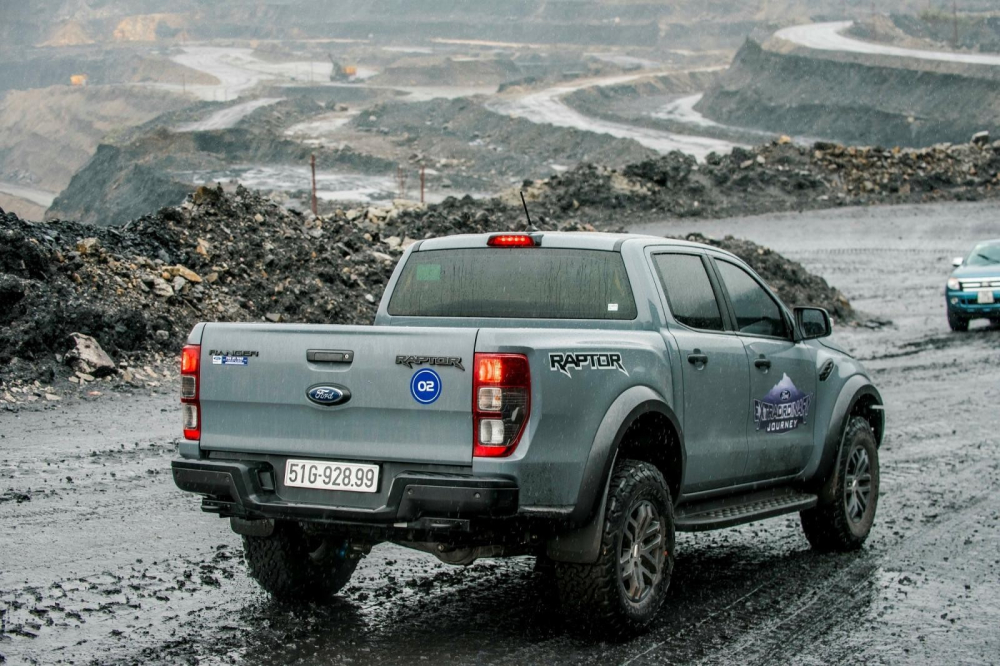 Ford Ranger Raptor có khoảng sáng gầm lên tới 283 mm.