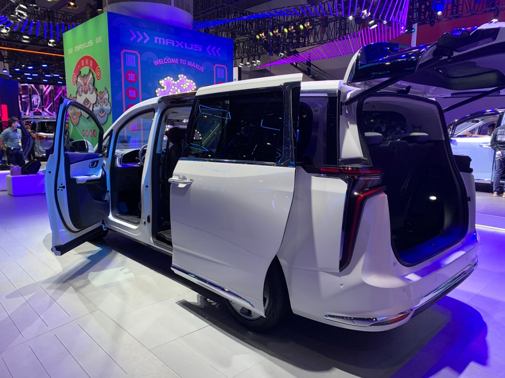 SAIC Maxus Mifa 9 khi mở các cửa