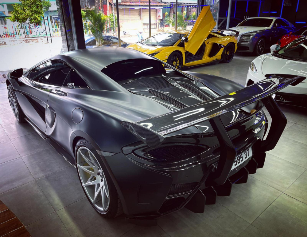 Chính thức về nhà cùng chủ mới, McLaren 570S độ Vorsteiner độc nhất diện áo Batman