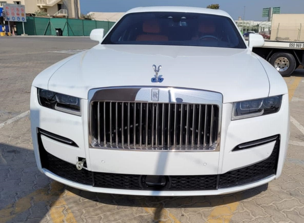 Ngoại thất xe siêu sang Rolls-Royce Ghost 2021 đang trên đường về Việt Nam sở hữu ngoại thất trắng