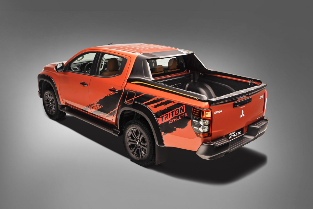 Những thay đổi trên Mitsubishi Triton Athlete 2022 chủ yếu là ở các chi tiết được sơn đen cùng bộ tem thể thao, các trang bị không có gì thay đổi.