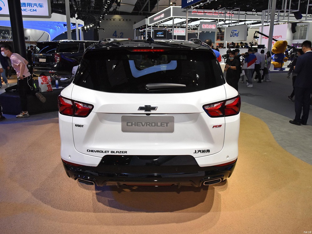 Chevrolet Blazer 48V White Night Edition sở hữu thiết kế ngoại thất thể thao