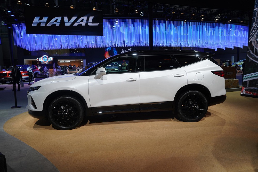 Chevrolet Blazer 48V White Night Edition thuộc ph&acirc;n kh&uacute;c SUV cỡ trung