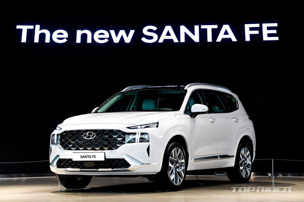 Sự xuất hiện của phiên bản nâng cấp không thể giúp Hyundai Santa Fe bán chạy hơn Kia Sorento tại Hàn Quốc