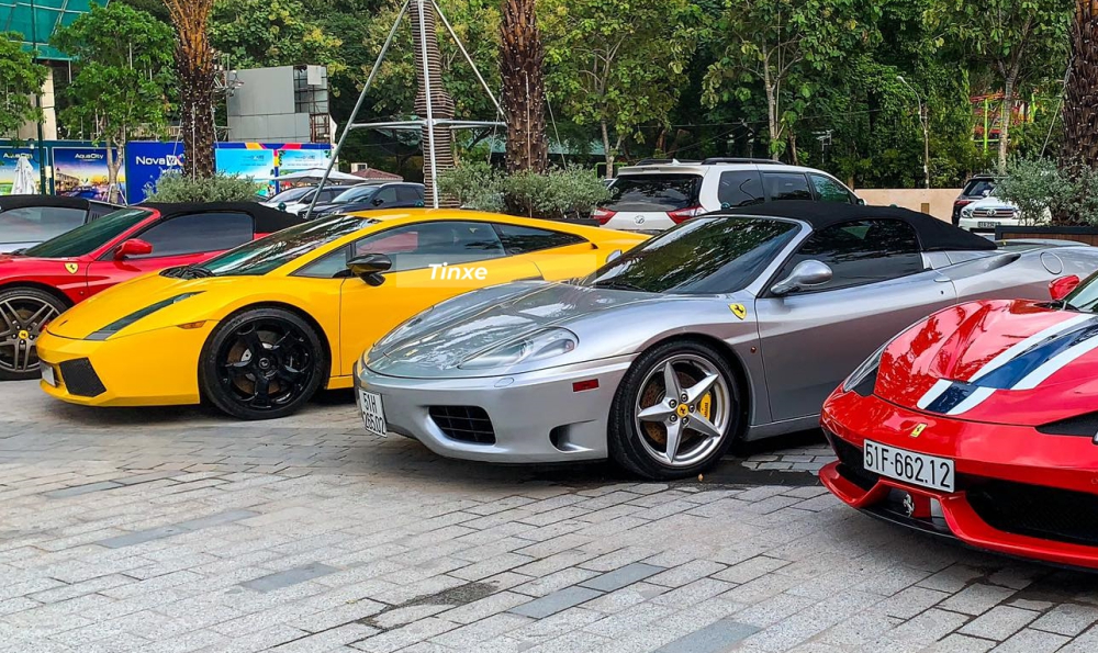 Có một thú vị là chiếc Lamborghini Gallardo và Ferrari 360 Spider là cặp siêu xe đầu tiên về nước trong năm 2007