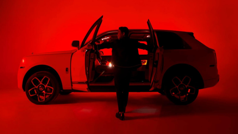 Minh Nhựa gặp vận đen khi không ra biển được cho Rolls-Royce Cullinan