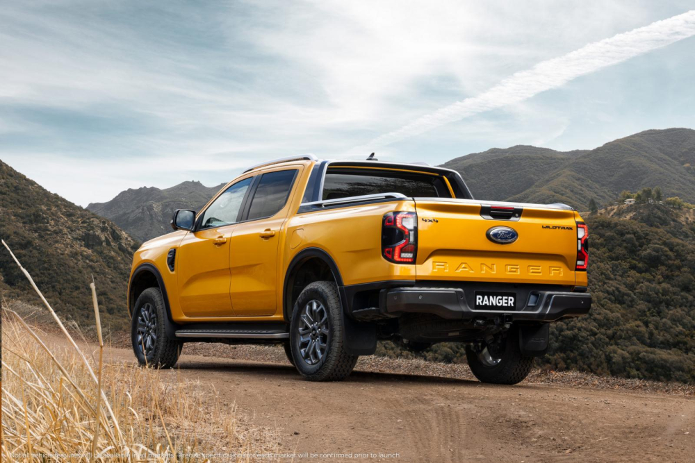 Ford Ranger 2022 có bệ bước chân ở thùng sau