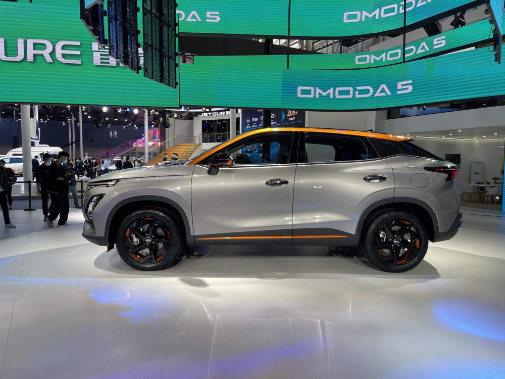 Phía bên của Chery Omoda 5