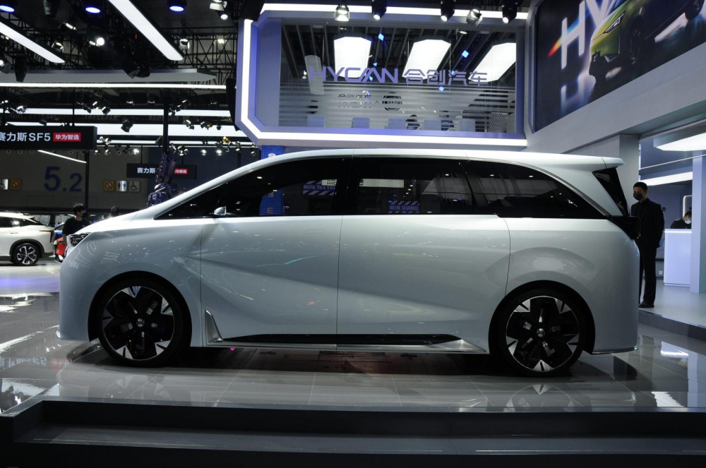 Phía bên của Hycan Concept-M Phía bên của Hycan Concept-M