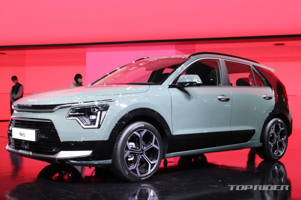 Kia Niro 2022 - Xe 3 trong 1 với thiết kế táo bạo Kia Niro 2022 - Xe 3 trong 1 với thiết kế táo bạo