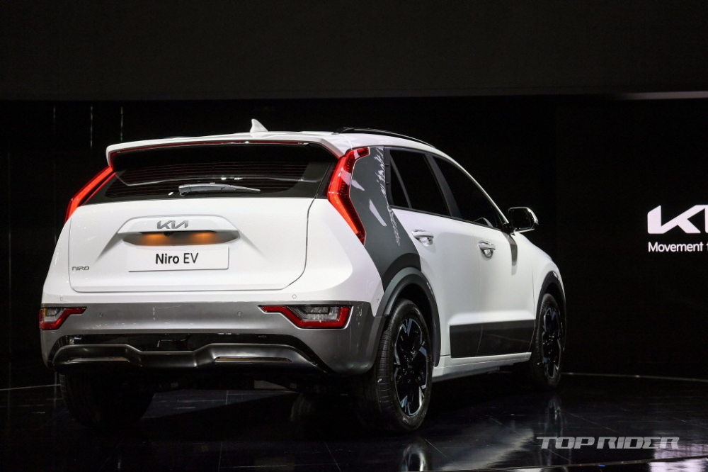 Kia Niro EV 2022 có thiết kế cản sau riêng Kia Niro EV 2022 có thiết kế cản sau riêng