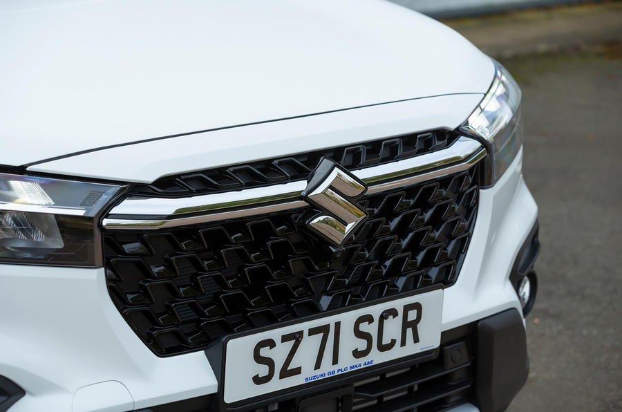 Lưới tản nhiệt màu đen mới của Suzuki SX4 S-Cross 2022