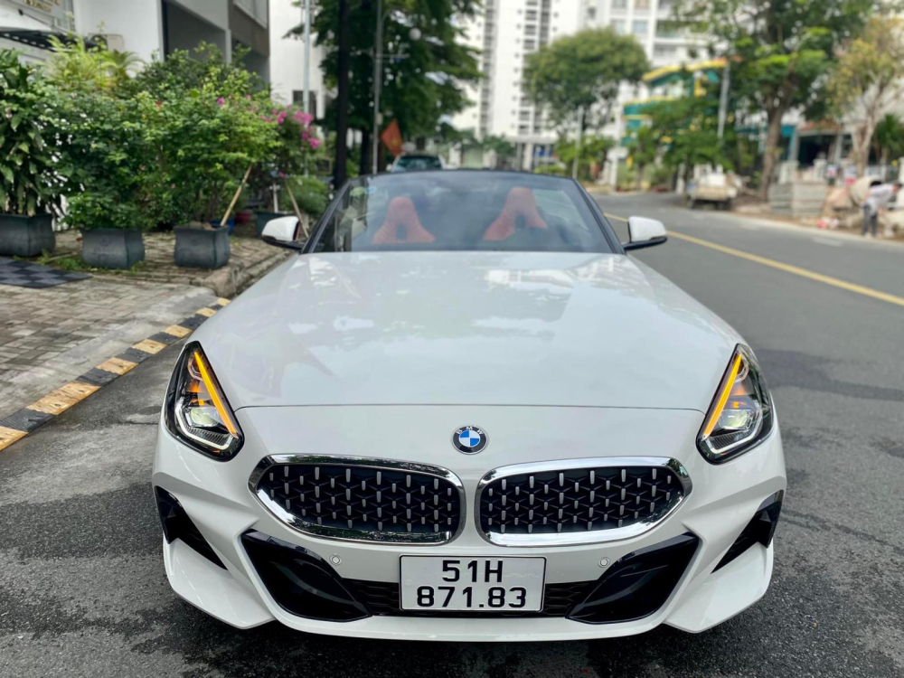 Hiện xe đã được vệ sinh sạch sẽ cũng như tháo bỏ đề-can được Minh Hiện xe đã được vệ sinh sạch sẽ cũng như tháo bỏ đề-can được Minh Nhựa dán lúc trước