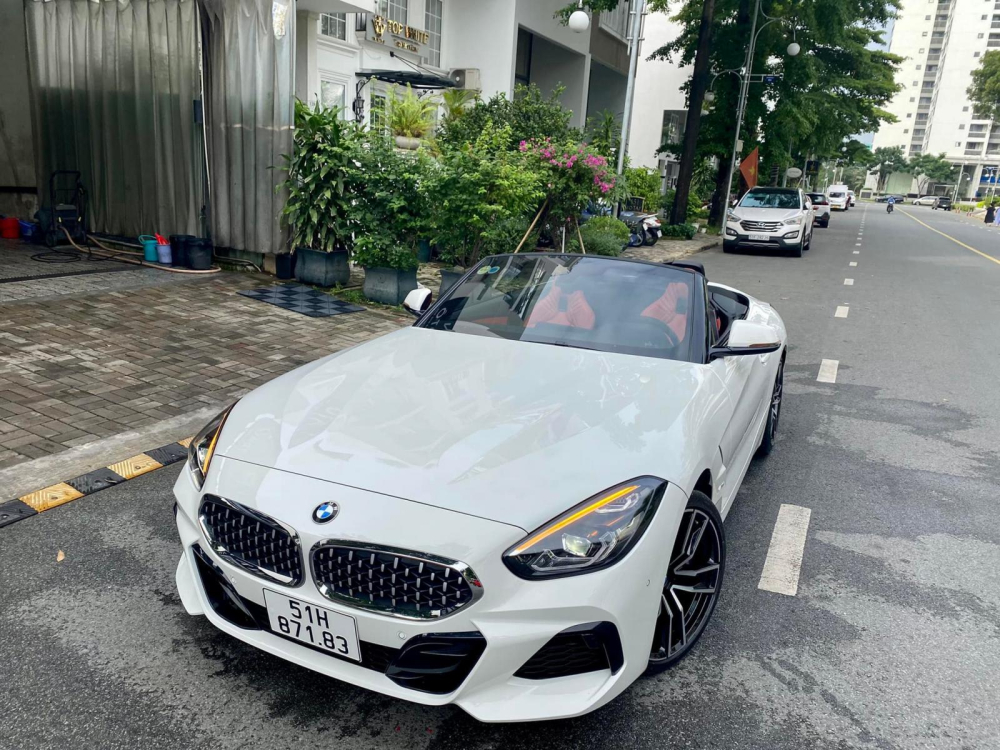 Xe thể thao mui trần BMW Z4 từng của Minh Nhựa được chào bán lại với giá hơn 3,3 tỷ đồng