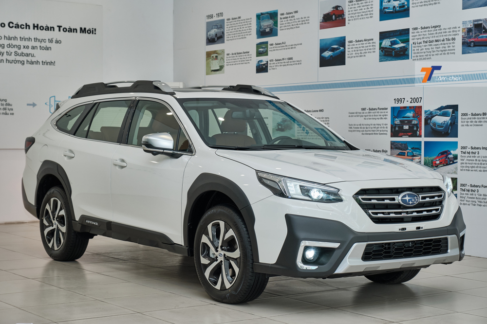 Subaru Outback 2021 được ra mắt Việt Nam vào ngày 15/11 vừa qua, xe tiếp tục nhập khẩu nguyên chiếc từ Nhật Bản với 1 phiên bản duy nhất cùng giá bán lẻ đề xuất là 1,969 tỷ đồng.