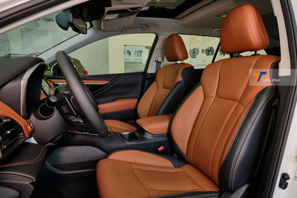 Hàng ghế trước của Subaru Outback 2021. Hàng ghế trước của Subaru Outback 2021.
