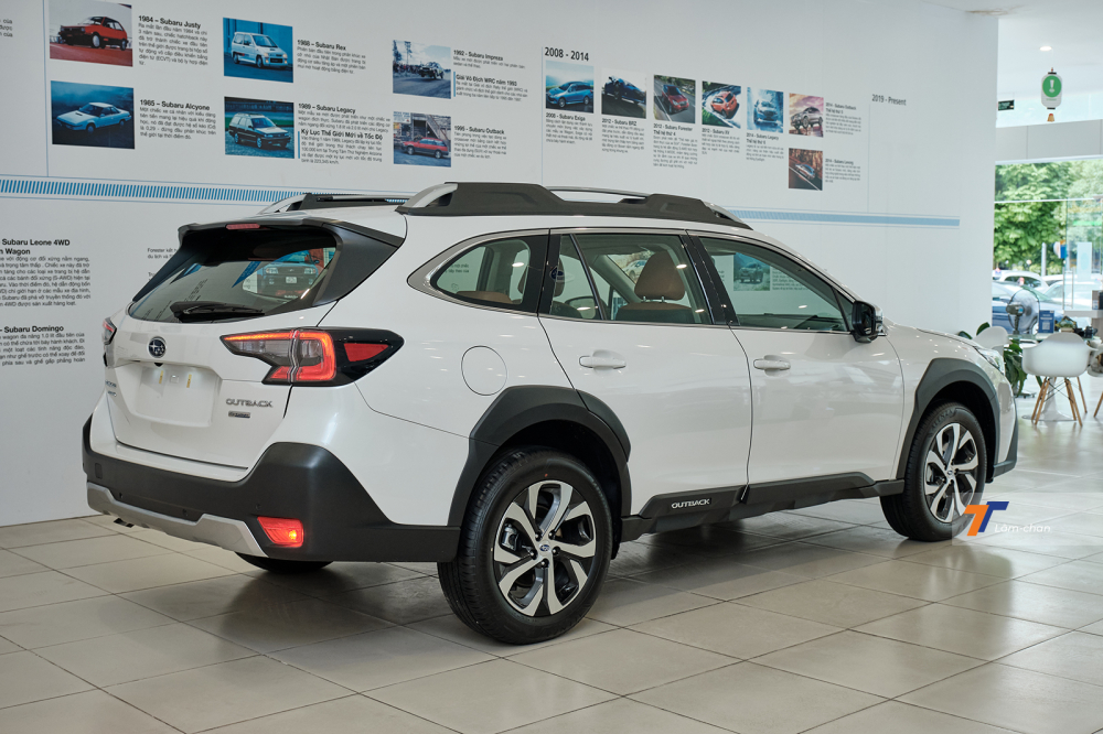 Thiết kế đuôi sau của Subaru Outback 2021, khoang hành lý giờ đây có dung tích lên tới 561 lít, đi kèm tính năng mở cốp rảnh tay. Thiết kế đuôi sau của Subaru Outback 2021, khoang hành lý giờ đây có dung tích lên tới 561 lít, đi kèm tính năng mở cốp rảnh tay.