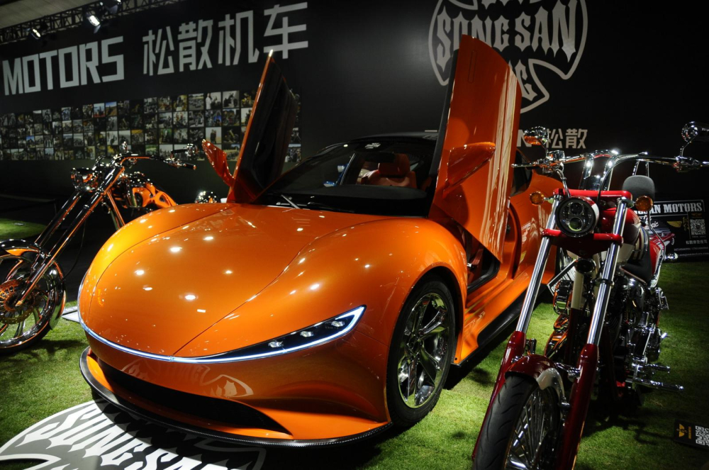 Ph&iacute;a trước của Songsan Motors SS GT