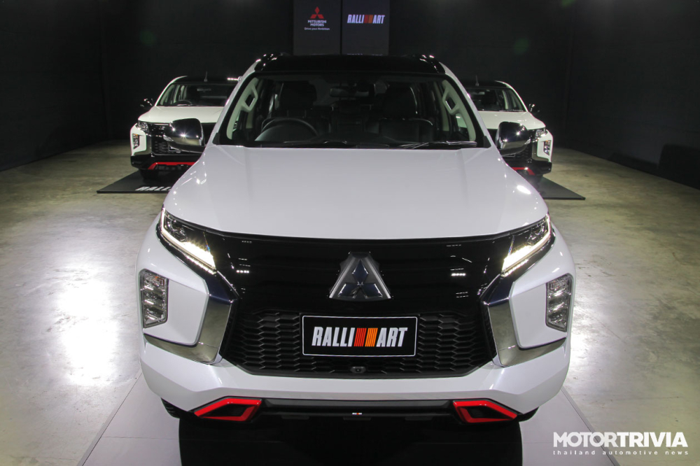 Mitsubishi Pajero Sport Ralliart 2022 được bổ sung những chi tiết ngoại thất màu đen
