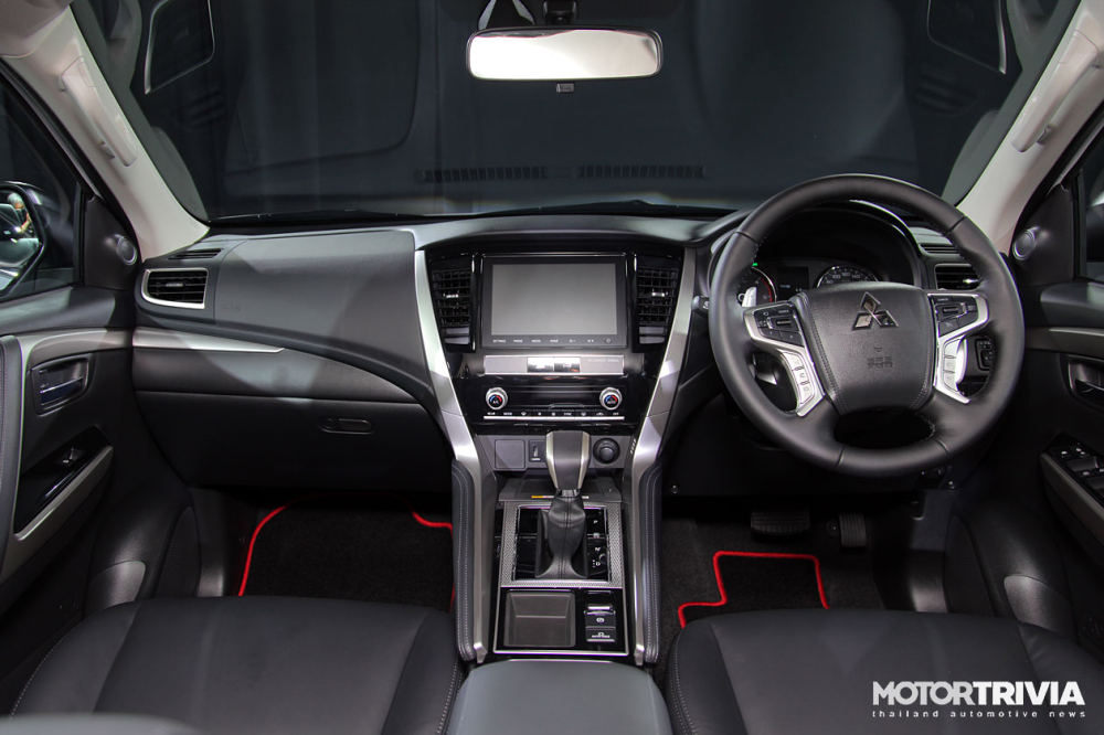 Nội thất bên trong Mitsubishi Pajero Sport Ralliart 2022
