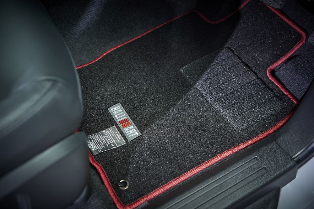 Thảm sàn mới của Mitsubishi Pajero Sport Ralliart 2022