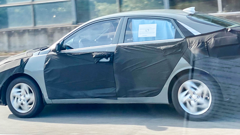 Hyundai Accent 2022 nhìn từ bên sườn Hyundai Accent 2022 nhìn từ bên sườn