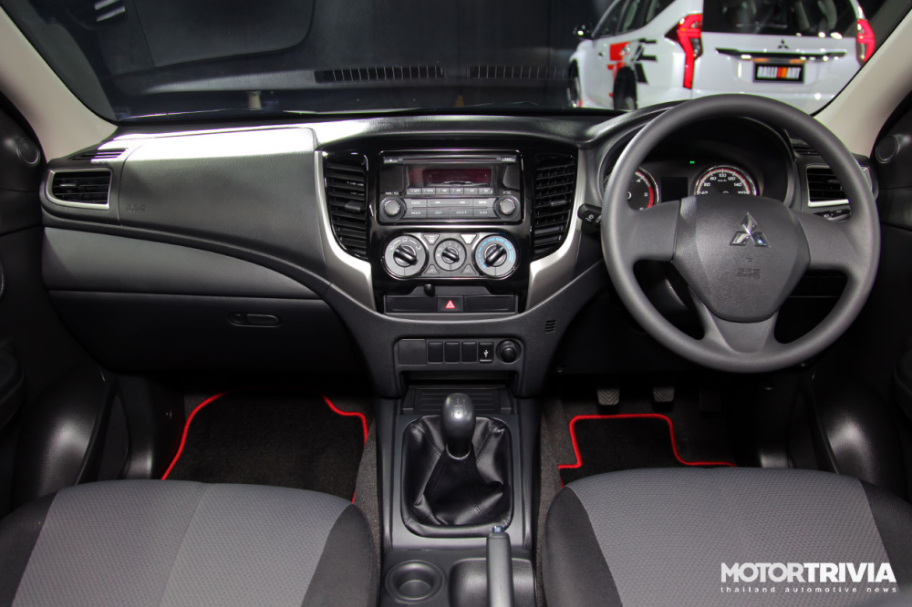 Nội thất bên trong Mitsubishi Triton Ralliart 2022 Nội thất bên trong Mitsubishi Triton Ralliart 2022