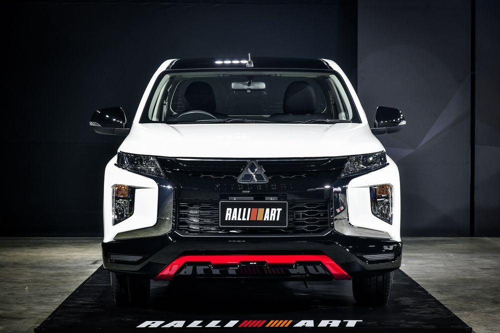 Mitsubishi Triton Ralliart 2022 có nhiều chi tiết ngoại thất màu đen Mitsubishi Triton Ralliart 2022 có nhiều chi tiết ngoại thất màu đen