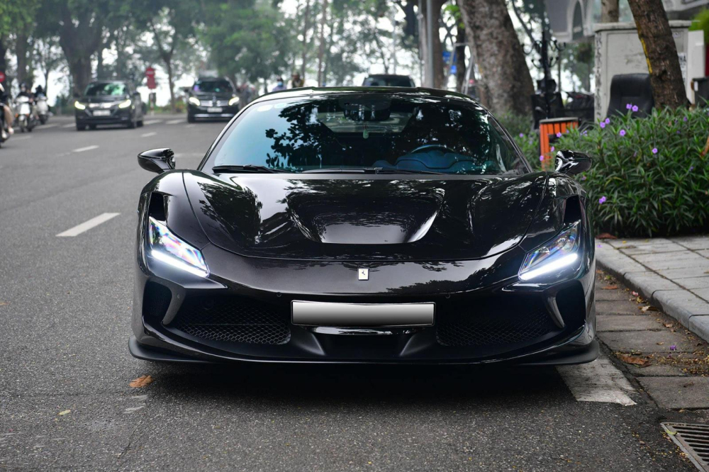 Ferrari F8 Tributo màu đen độc nhất Việt Nam bất ngờ được rao bán lại, số đồng hồ km chưa tới 600 Ferrari F8 Tributo màu đen độc nhất Việt Nam bất ngờ được rao bán lại, số đồng hồ km chưa tới 600