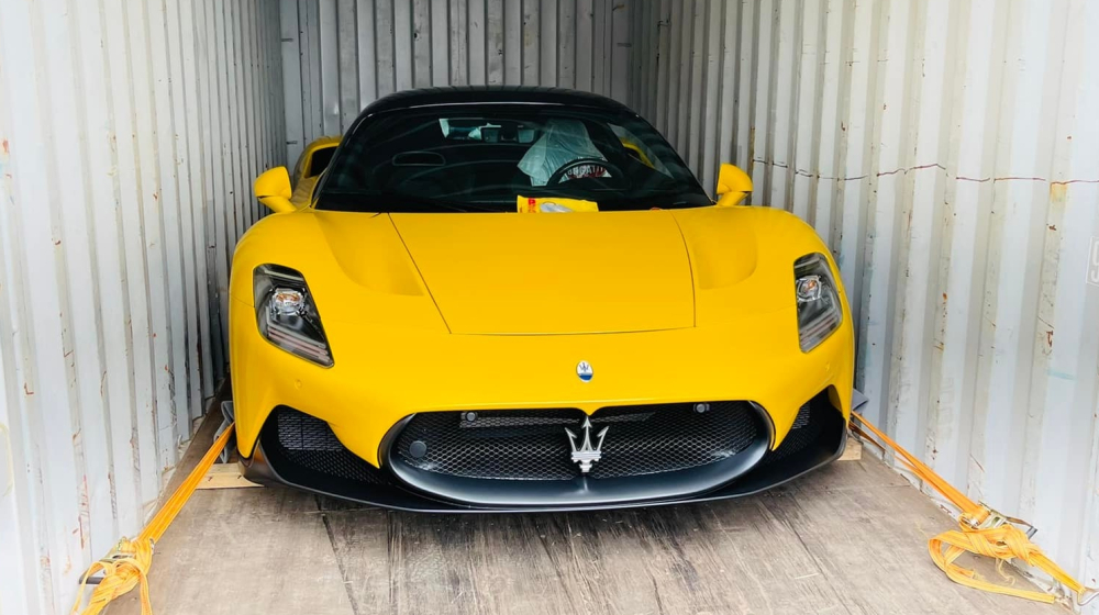 Hình ảnh khui công siêu xe Maserati MC20 đầu tiên tại Việt Nam