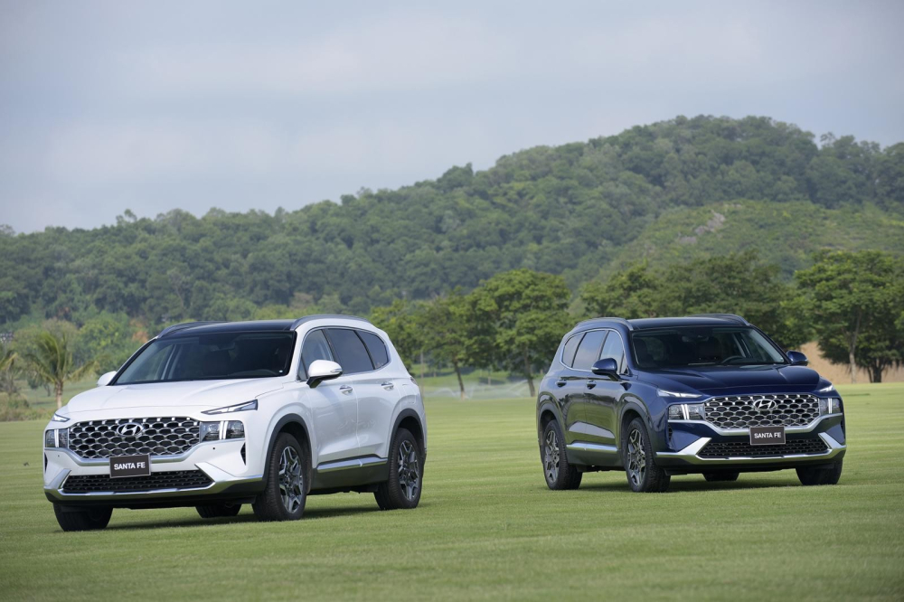Với lệ phí trước bạ giảm 1 nửa, giá lăn bánh của Hyundai Santa Fe giảm tới 80 triệu đồng. Với lệ phí trước bạ giảm 1 nửa, giá lăn bánh của Hyundai Santa Fe giảm tới 80 triệu đồng.
