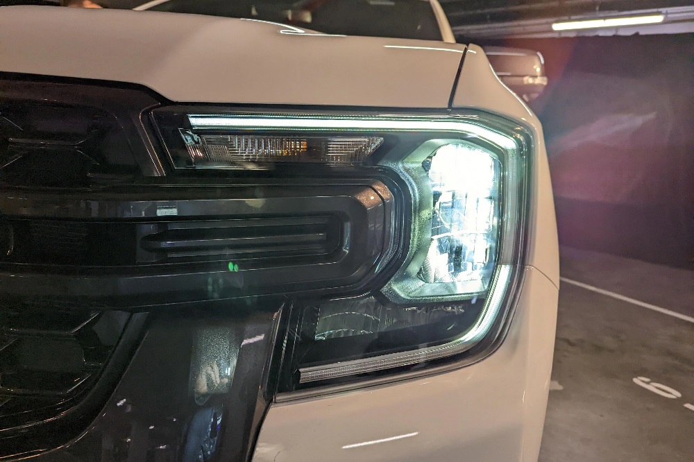 Cụm đèn pha hình chữ C mới của Ford Ranger 2022