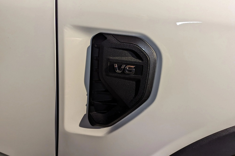 Khe gió sau chắn bùn trước của Ford Ranger 2022
