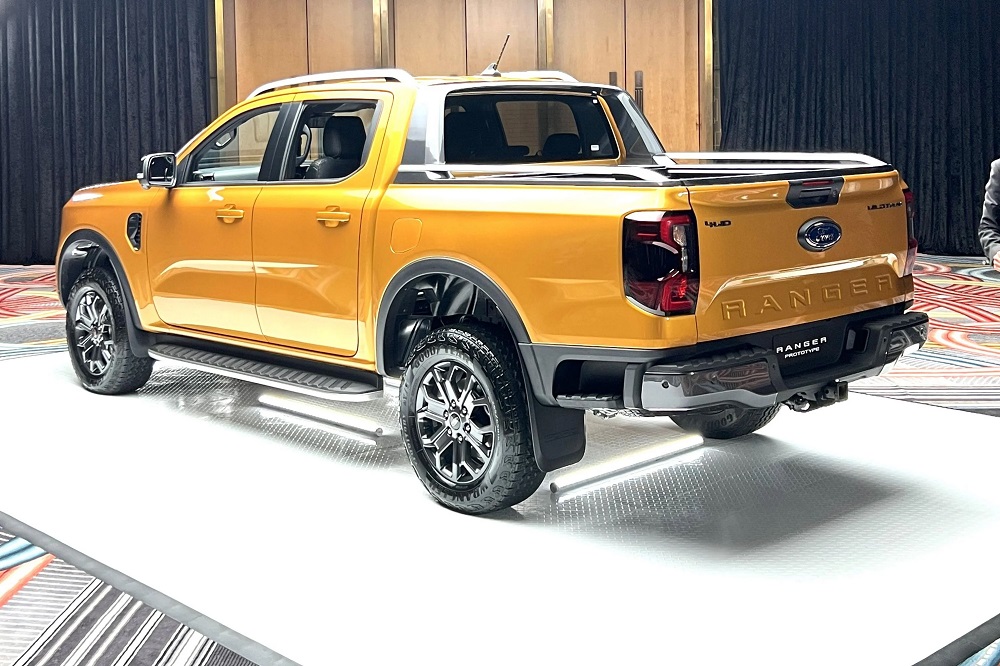 Ford Ranger 2022 nhìn từ đằng sau