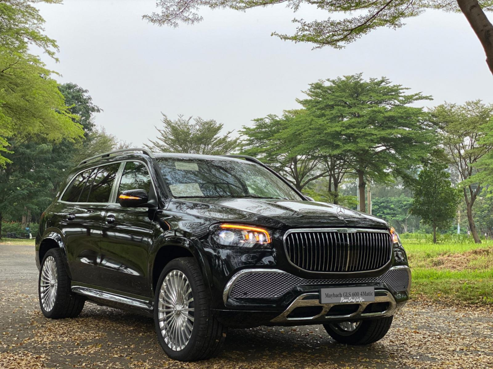 Chiếc xe Mercedes-Maybach GLS 600 này sở hữu 1 màu sơn, nếu như khách muốn chọn 2 màu sơn sẽ chi ra số tiền 840 triệu đồng