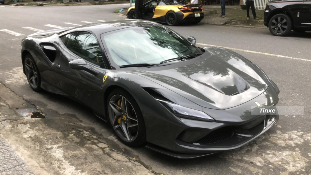 Bên hông xe Ferrari F8 Tributo cắt xẻ nhiều hơn so với Ferrari 488 GTB