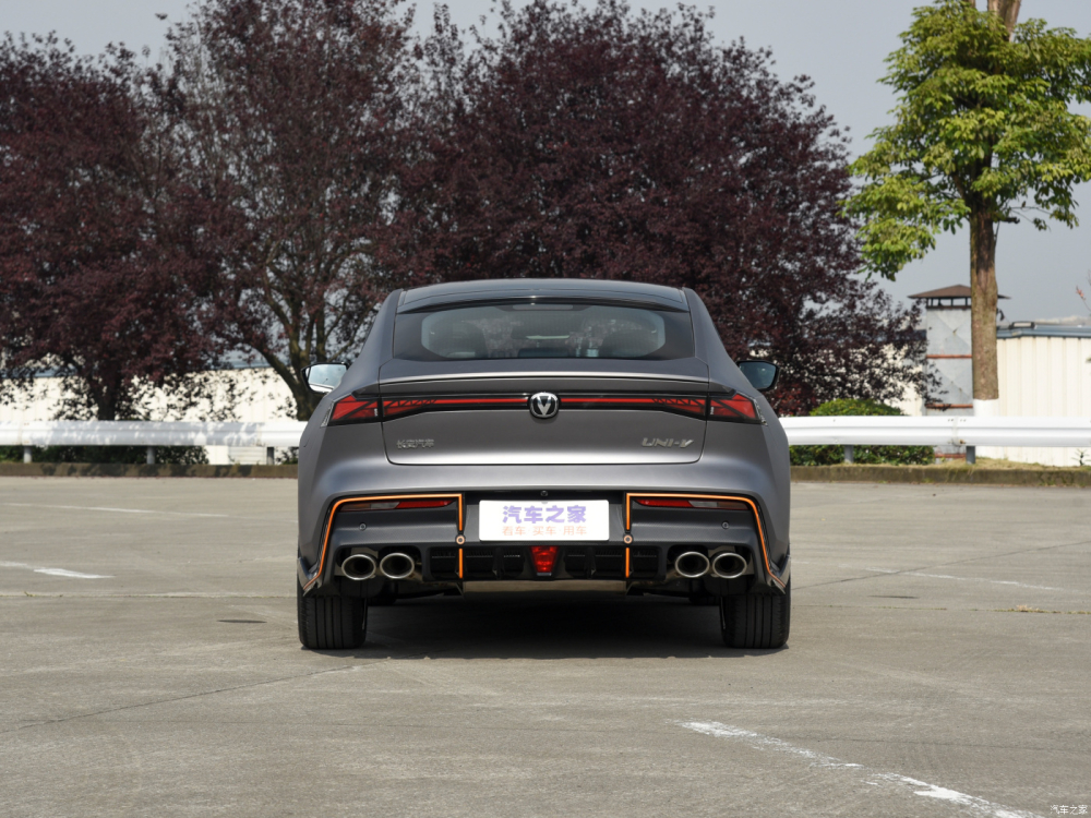 Đu&ocirc;i xe của Changan UNI-V