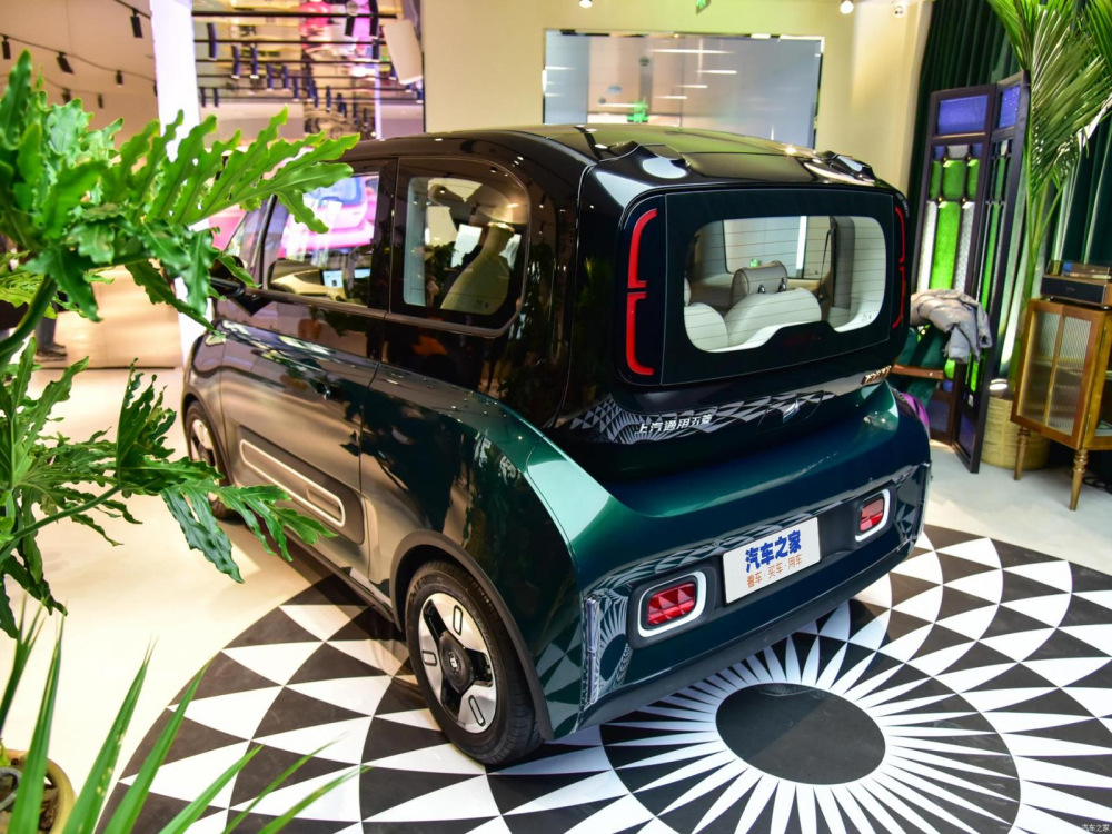 KiWi EV nhìn từ đằng sau