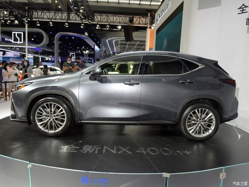 Lexus NX 2022 tăng kích thước so với trước nhưng lại nhẹ hơn