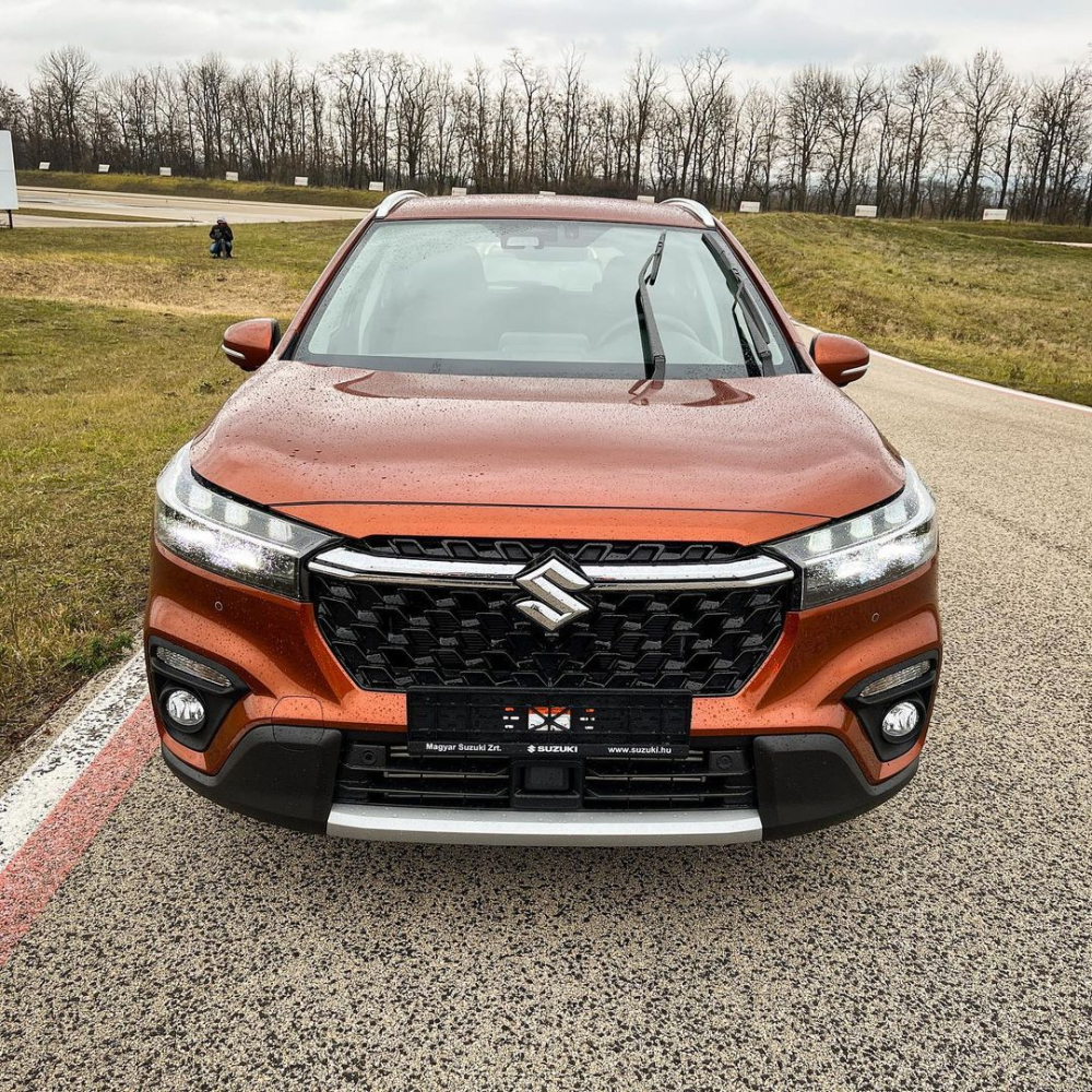 Suzuki SX4 S-Cross 2022 có thiết kế đầu xe giống XL7